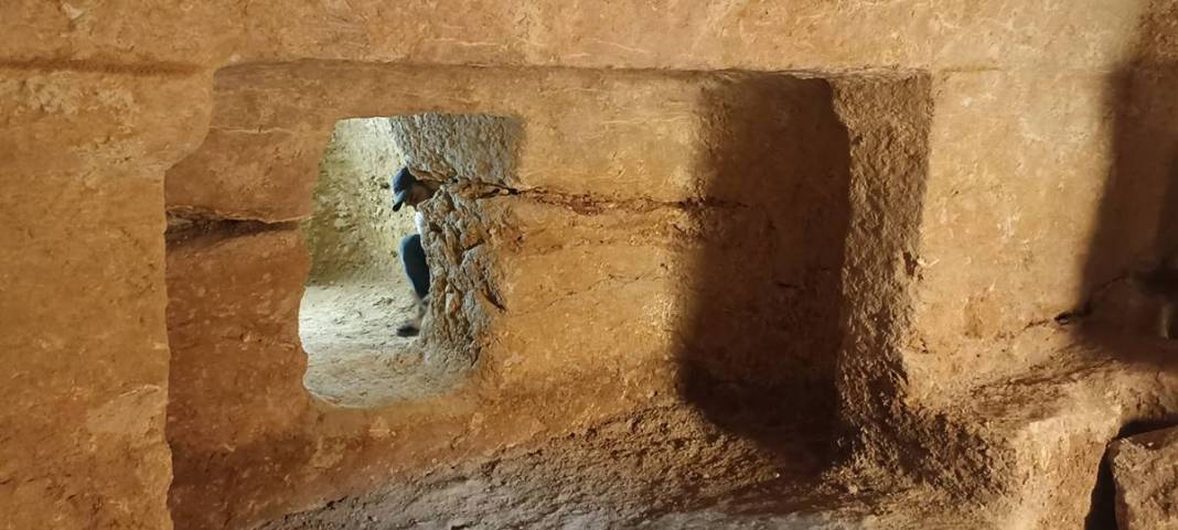 Kaçak kazı yaparken öyle bir şeye denk geldiler ki az kalsın çarpılıyorlardı! Yetkililer, iş üstündeyken yakaladı 11